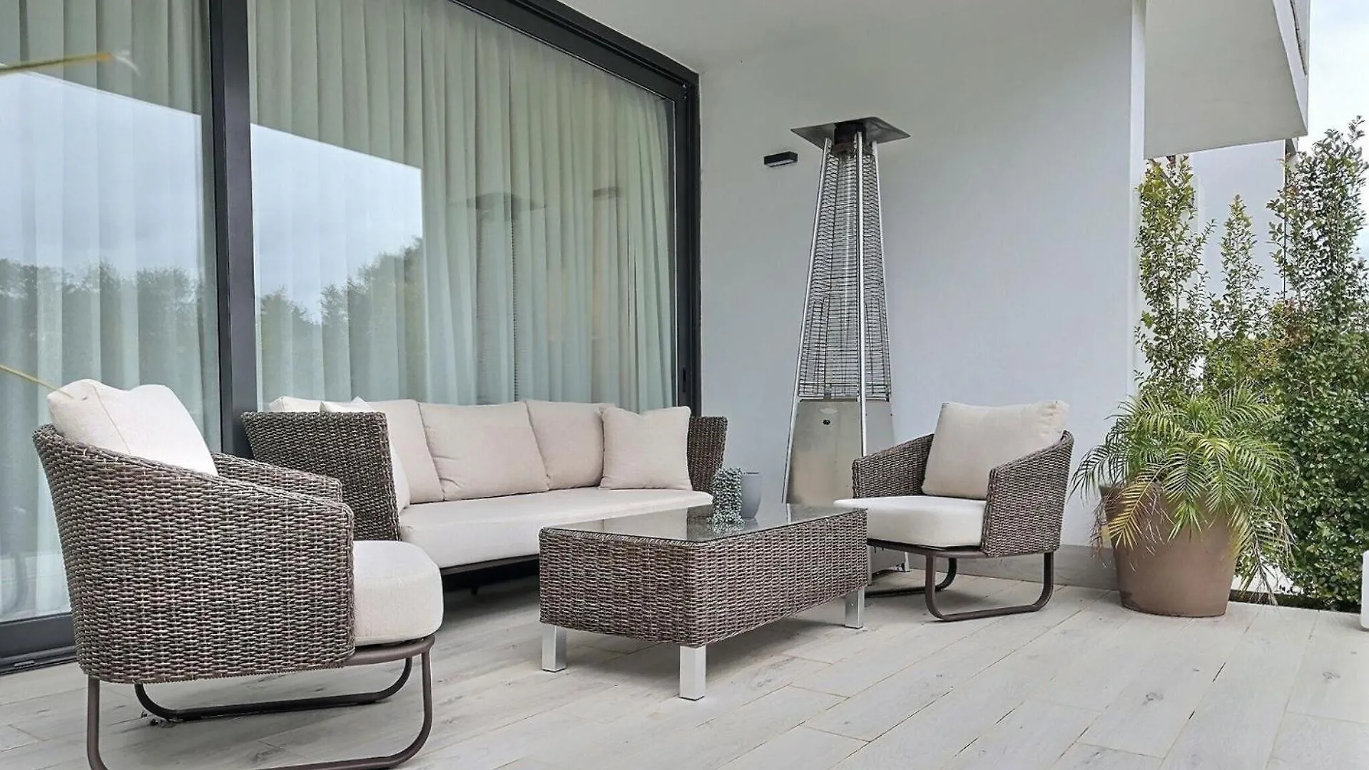 Experience Luxury In This Stunning Three-Bedroom Modern Townhouse Frontline To The San Roque Golf Holiday home San Roque (Andalucia)