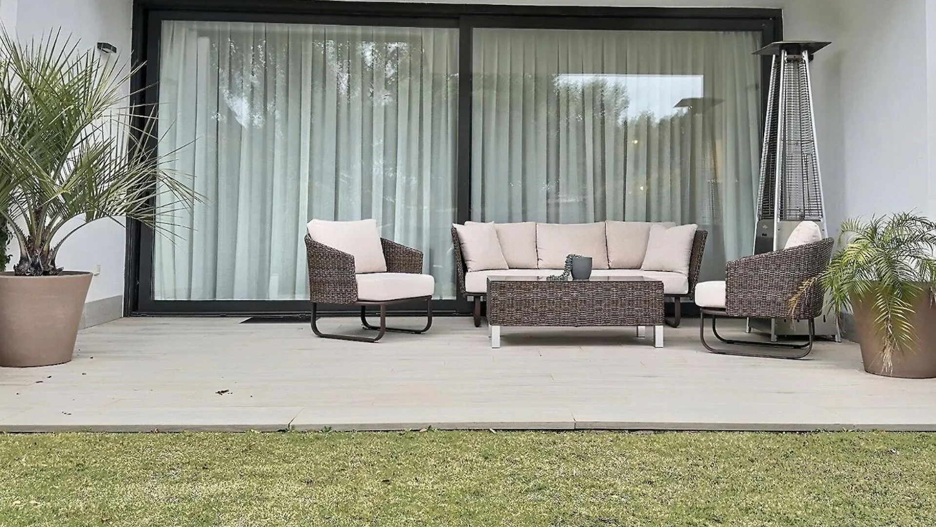 Experience Luxury In This Stunning Three-Bedroom Modern Townhouse Frontline To The San Roque Golf San Roque (Andalucia)